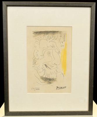dessin encadré représentant le visage d'un homme, dans un cadre noir
