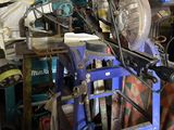 un garage rempli d'outils