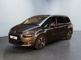 La nouvelle Citroën est garée dans une grande pièce