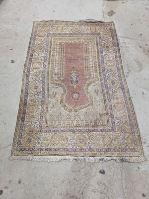 a rug laying on the ground on the sidewalk