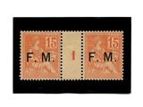 une paire de timbres-poste représentant une femme et un homme