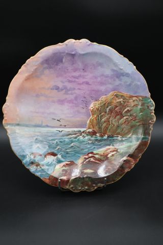 Plat en porcelaine « falaise » peint à la main signé Marot 