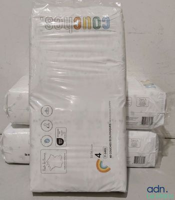 une pile de rouleaux de papier toilette empilés les uns sur les autres