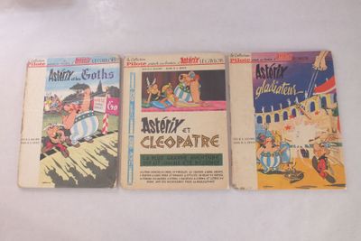 trois livres pour enfants sont alignés sur une surface blanche