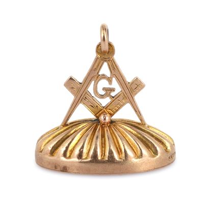 une image représentant un pendentif en or orné d'un symbole maçonnique
