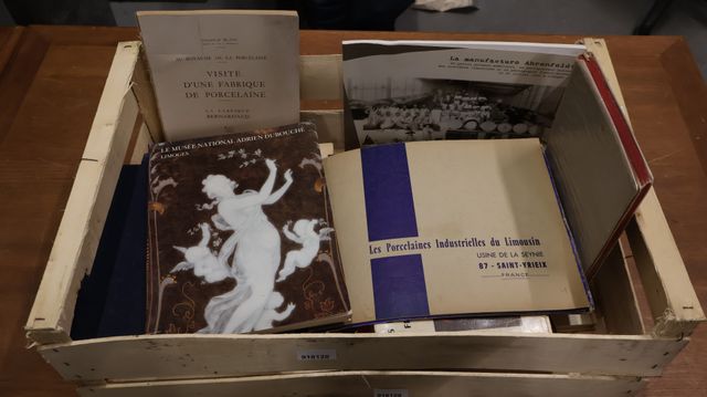 Documentation sur la porcelaine : visite d’une fabrique de porcel...