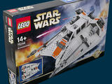une boîte contenant des sets Lego Star Wars sur fond bleu