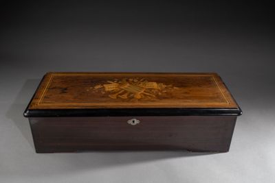 Boîte à musique FORTISSIMO, le couvercle en bois de placage … - Photo 1