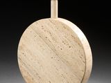 une photo d'une lampe de table en bois avec un pied en bois