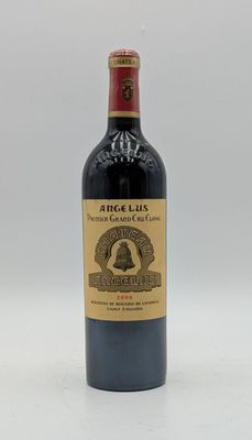 l'image d'une bouteille de vin posée sur une table