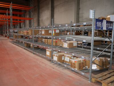 RACK 12 : ensemble de 13m linéaire d'étagère métal grillagé …