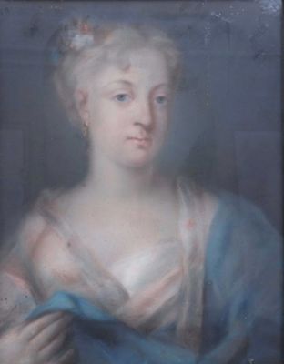 un vieux tableau représentant une femme en robe bleue tenant un foulard bleu
