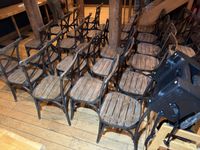 Ensemble comprenant : 36 chaises de restaurant, structure mé… (photo 4)