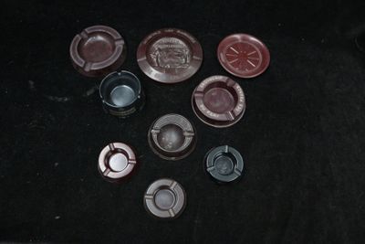 7 cendriers en bakélite dont Heineken et Bananes Kin-San