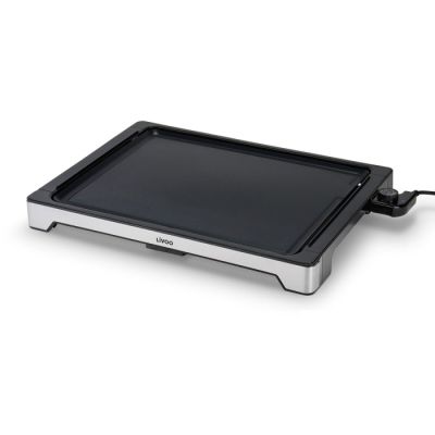 une image représentant une plaque de cuisson électrique noire et argentée sur fond blanc