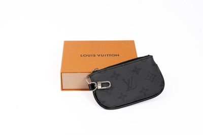 porte-monnaie Louis Vuitton en cuir noir à motif Monogramme