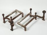 paire de barrières de lit anciennes en fonte avec des montants en bois