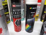 many different types of spray paint sitting on a table