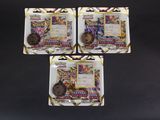 trois cartes à collectionner Pokémon différentes sur fond noir