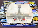 une boîte contenant une maquette d'avion