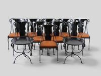 Suite de 10 chaises et deux guéridons tripodes en fer laqué …