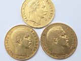 three gold sovereigns, one of which is a sovereign and the other of which is a sovereign