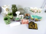 many different vases and other decorative items on the table