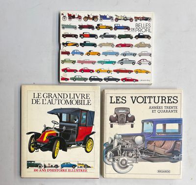 trois livres posés sur la table, illustrés de photos de voitures anciennes