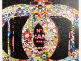 une peinture représentant un flacon Chanel orné de pois colorés