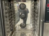 une photo d'un four en acier inoxydable avec une porte vitrée