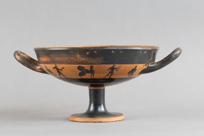 un bol noir et marron orné d'un motif