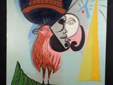 une image représentant un tableau d'un oiseau portant un chapeau sur la tête