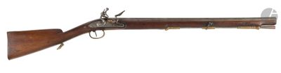 gros plan d'un fusil monté sur un mur