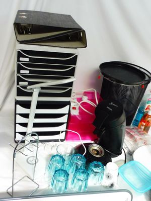plusieurs objets posés ensemble sur une table