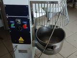 a machine that is sitting on the floor in the kitchen
