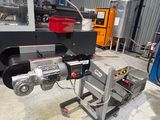 une machine qui se trouve dans un bâtiment