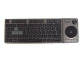 un clavier et une souris posés sur une surface blanche