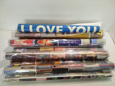 de nombreux types de magazines empilés les uns sur les autres