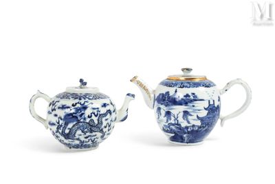 paire de théières chinoises bleues et blanches avec leurs couvercles