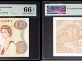 Trois types différents de billets de banque sont exposés sur un fond noir