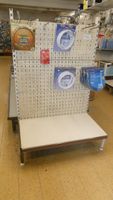 - 1 Lot de gondoles du magasin comprenant environ :