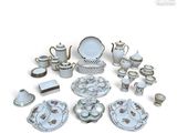 de nombreux types différents de plats et d'assiettes en porcelaine
