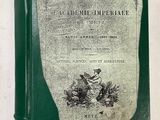 la couverture d'un livre vert sur laquelle figure l'image d'un homme à cheval
