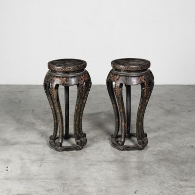 paire de tabourets anciens en bronze chinois, dans le style d'une paire de tabourets
