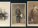 trois vieilles photos en noir et blanc représentant des hommes en uniforme militaire