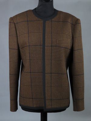une veste marron et noire sur un mannequin, un mannequin, un mannequin, un mannequin, un mannequin, un mannequin, un mannequin, un mannequin, un mannequin, un mannequin, un mannequin, un mannequin, un mannequin, un mannequin, un mannequin, un mannequin, un mannequin, un mannequin, un mannequin, un mannequin, un mannequin, un mannequin, un mannequin, un mannequin, un mannequin, un mannequin, un mannequin, un mannequin, un mannequin, un mannequin, un mannequin, un mannequin, un mannequin, un