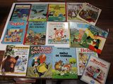 beaucoup de livres pour enfants sur la table