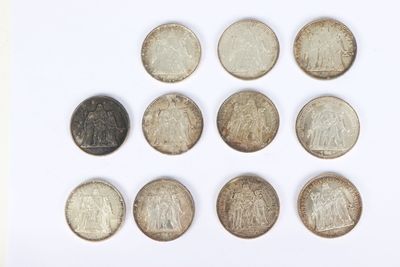six different types of coins are arranged in a circle on a white surface