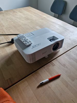 Rétroprojecteur ACER et sa télécommande