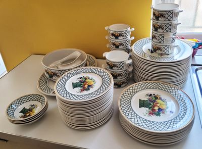 Dans la cuisine : VILLEROY ET BOCH, Service de table en porc… - Photo 1